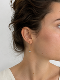 Boucles d'oreilles pendantes Perle Grise – Or Épuré