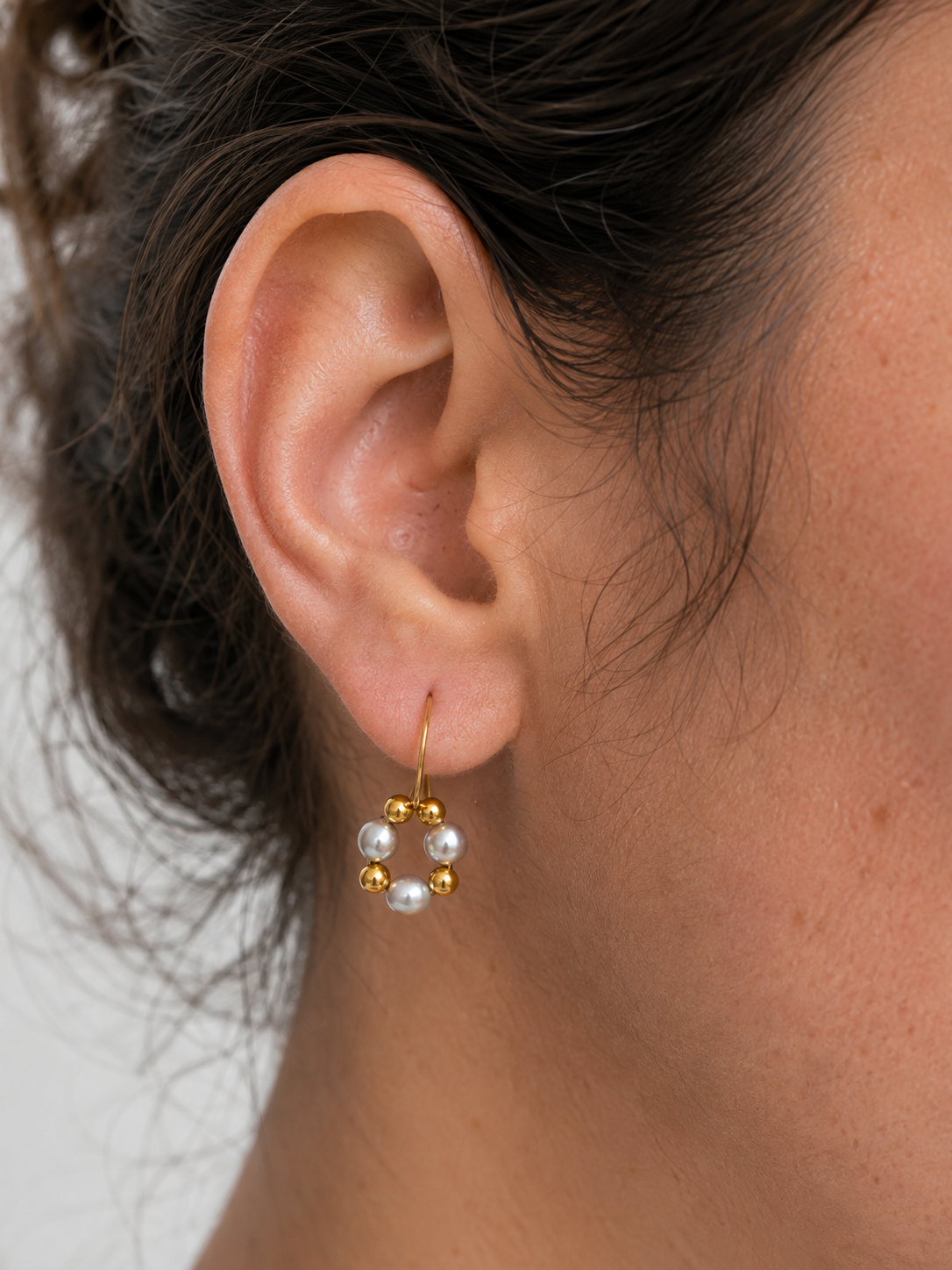 Boucles d'oreilles créoles perles baroques grises – Or délicat