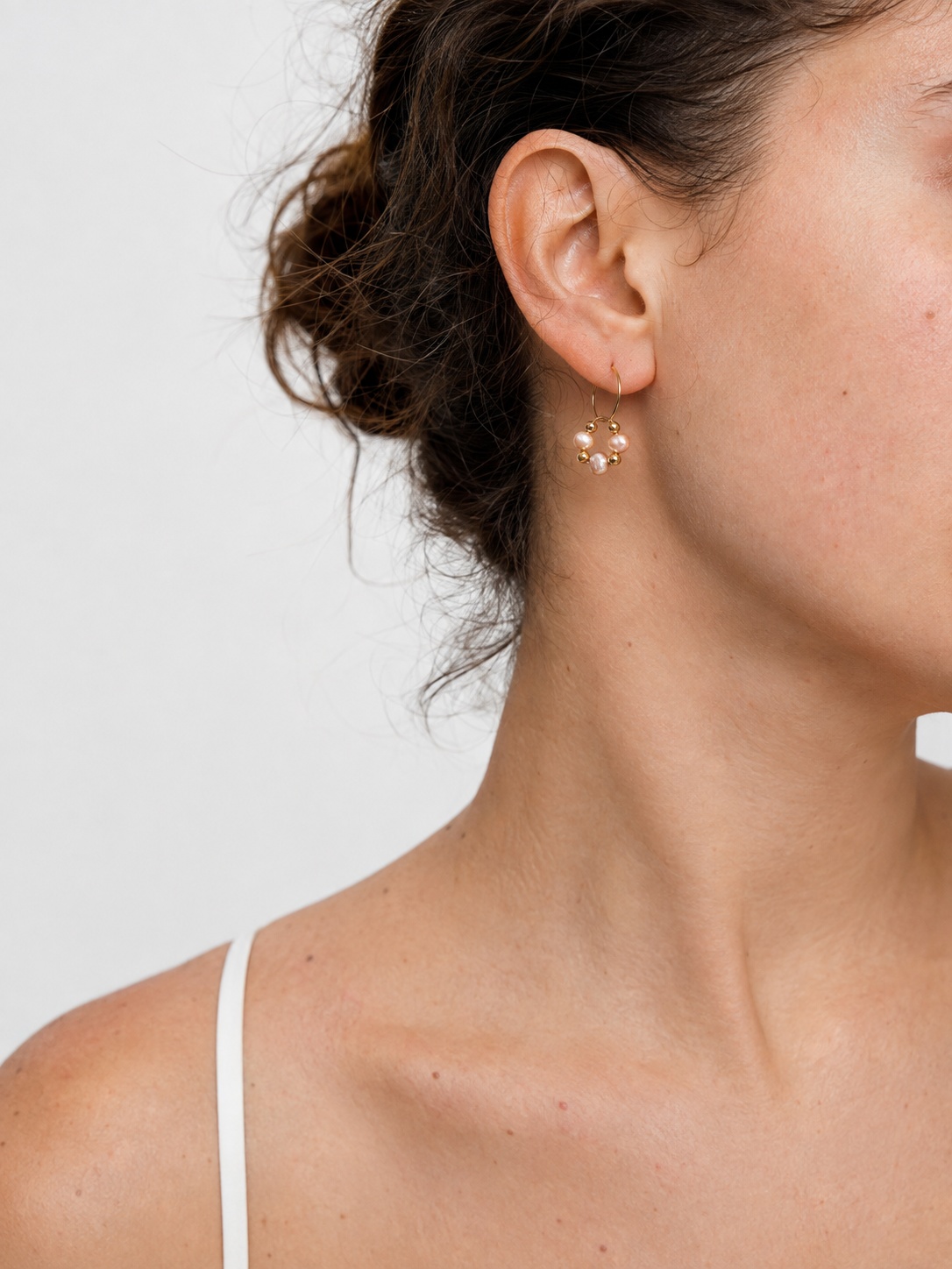 Boucles d'oreilles créoles baroques en perles roses – Or délicat