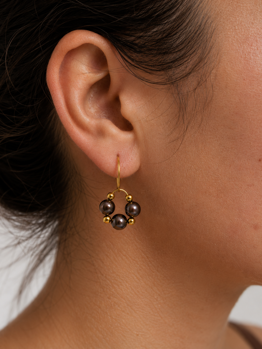Boucles d'oreilles créoles baroques sombres – Or délicat