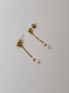 Boucles d'oreilles pendantes chaîne perle d'eau douce blanche