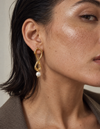 Boucles d'oreilles pendantes nœud et perle baroque