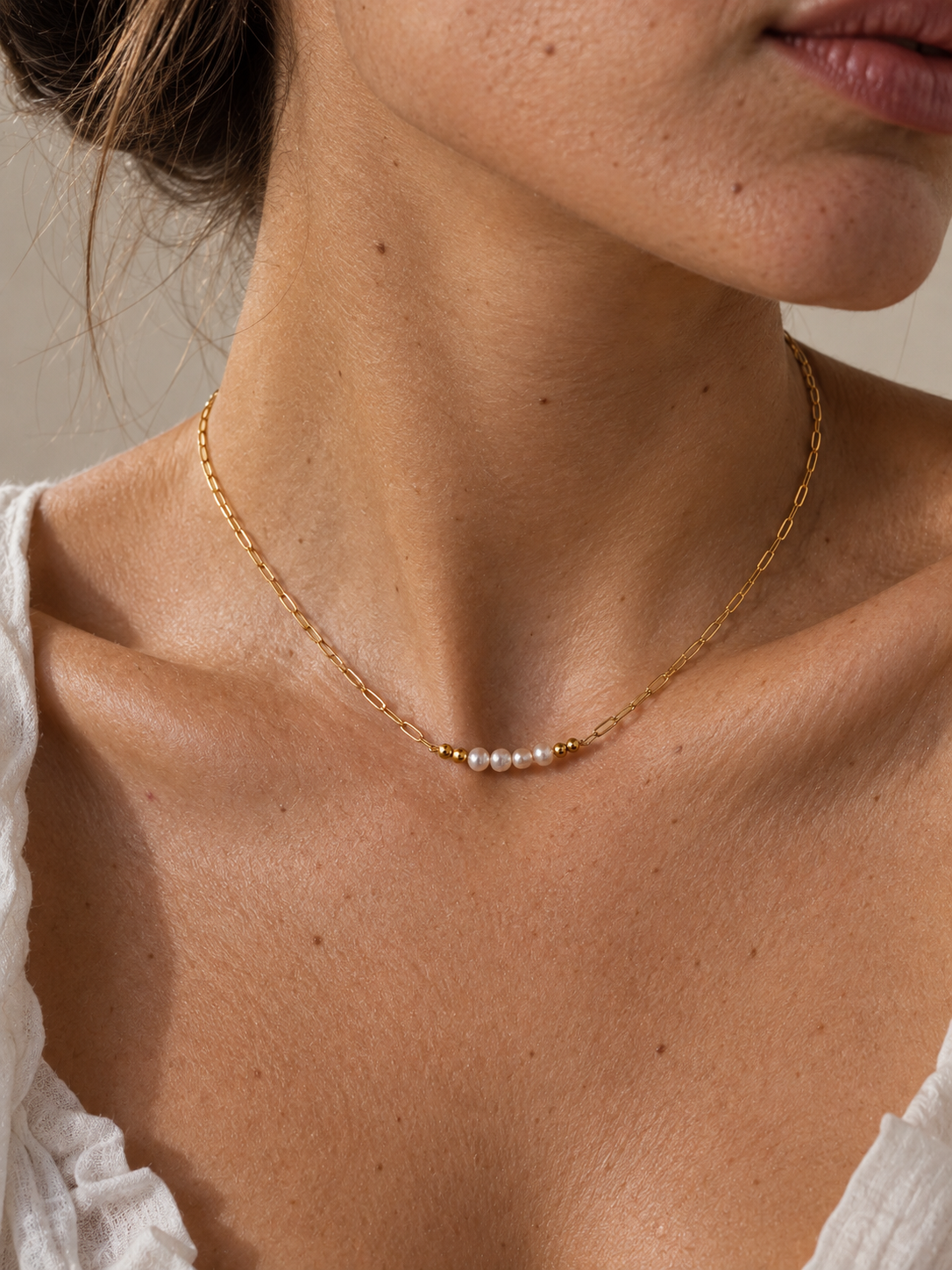 Collier de perles baroques blanches