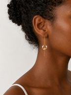 Woman wearing an 18k gold-plated threader drop earring with white and blush freshwater pearls