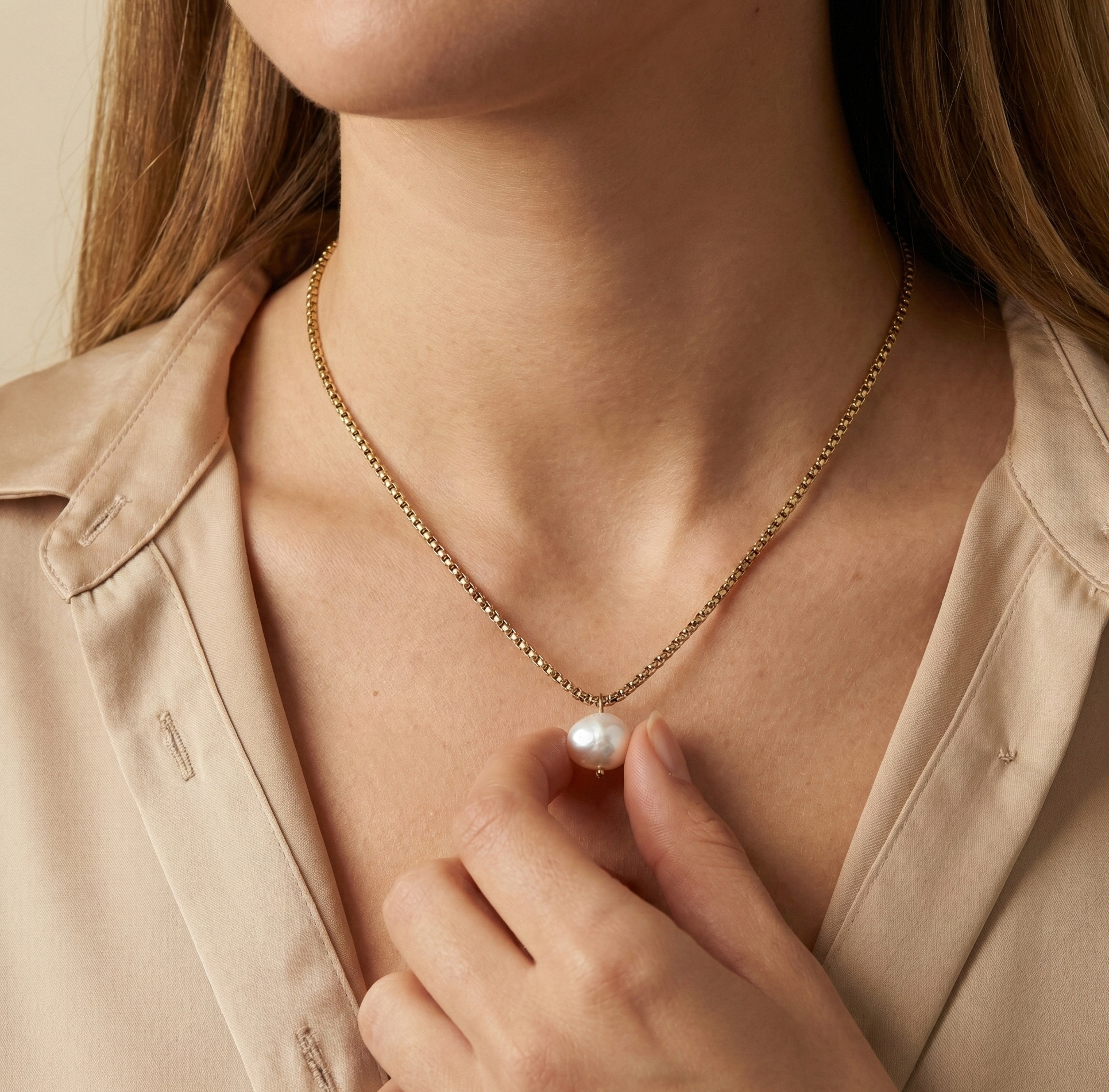 Minimalist gold chain necklace with white baroque pearl pendant