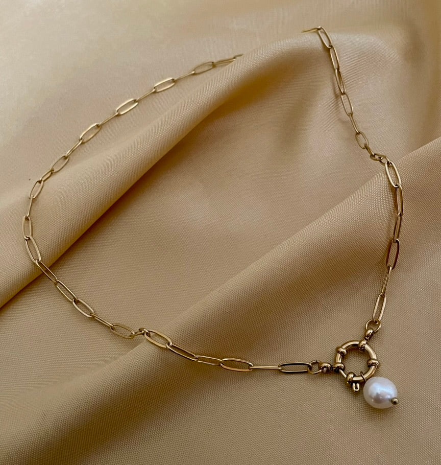 gold paperclip chain necklace featuring a lustrous white baroque pearl pendant and a circular front toggle clasp