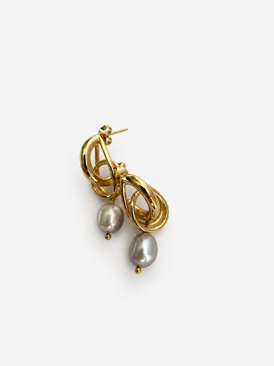 Pair of sculptural gold droplet earrings with 10 mm grey baroque freshwater pearl drops.